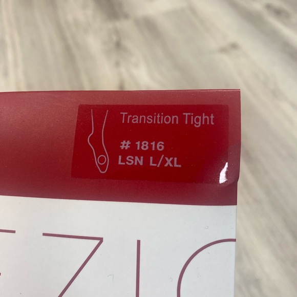 Capezio tan/nude transition tights - Picture 2 of 3